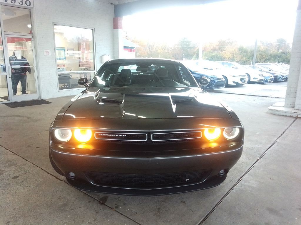 2018 Dodge Challenger Image 2