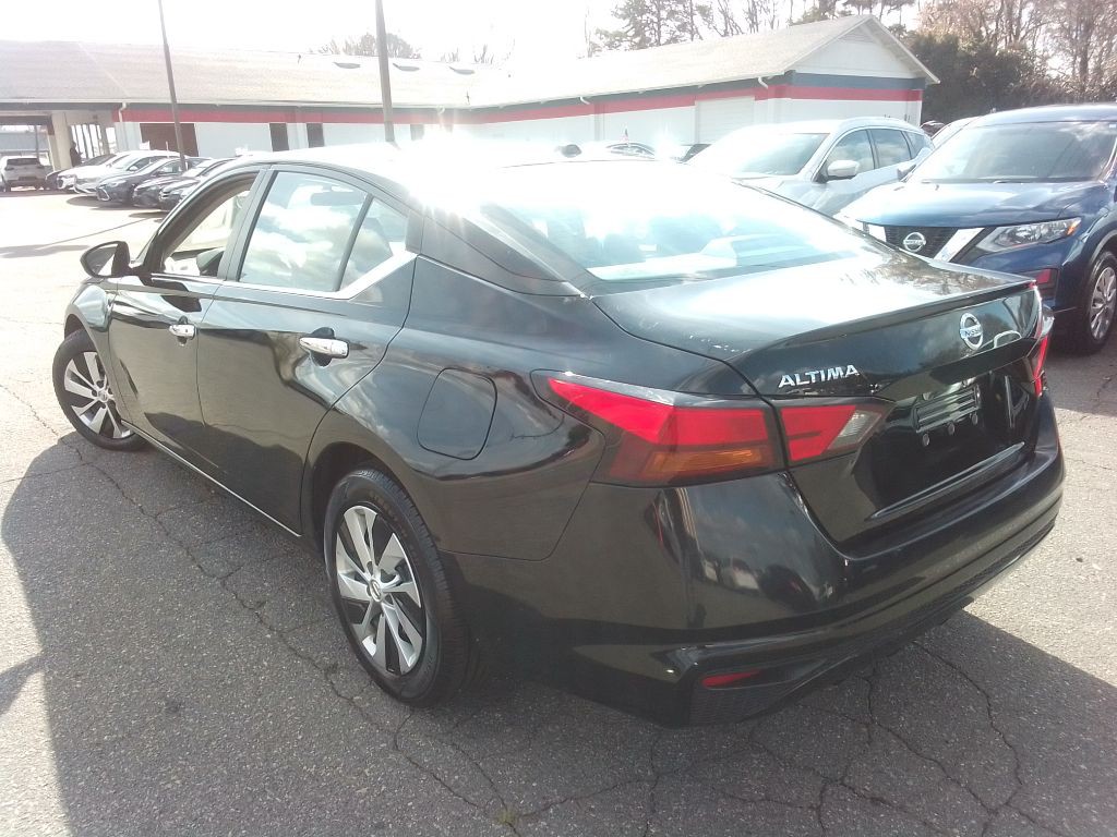 2020 Nissan Altima Image 4