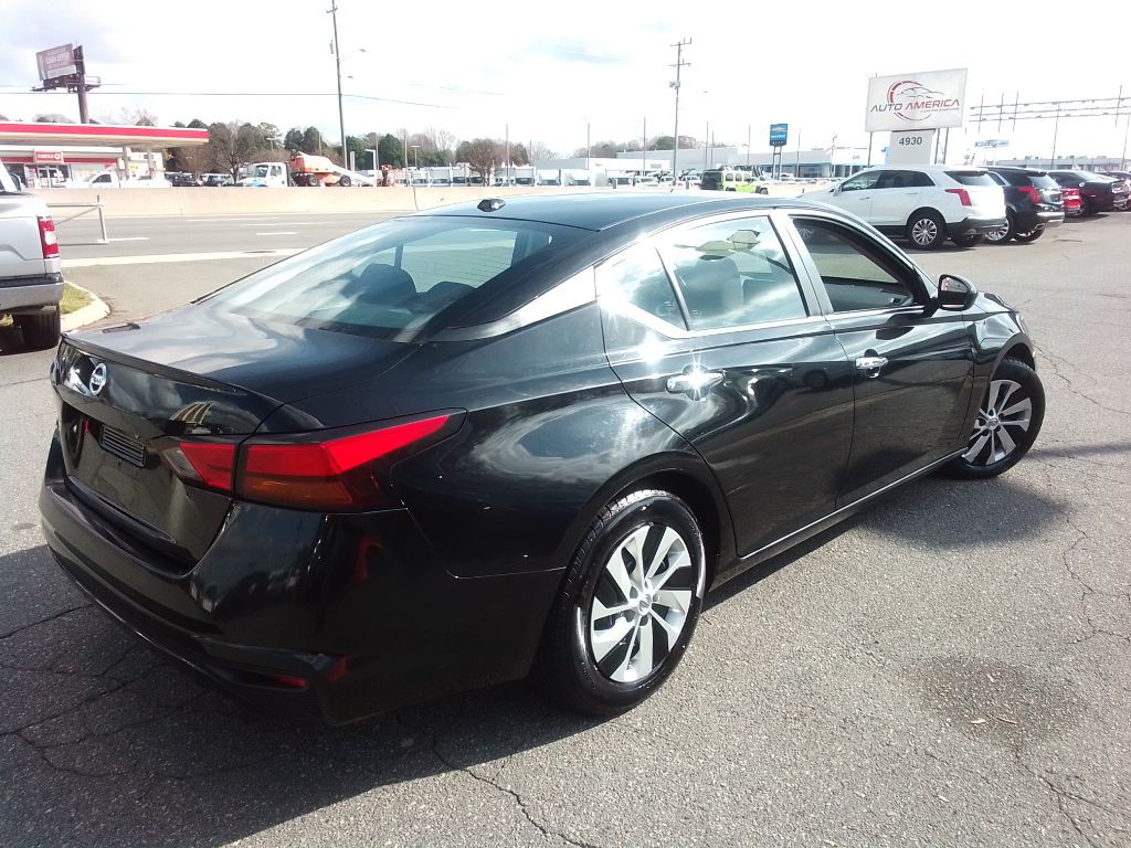 2020 Nissan Altima Image 5