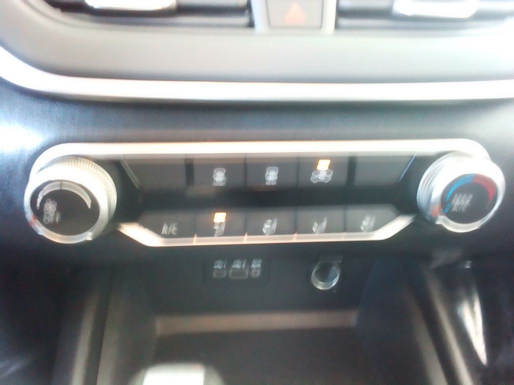 2020 Nissan Altima Image 10