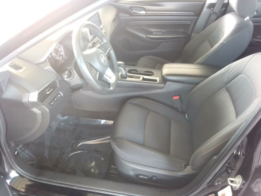 2020 Nissan Altima Image 13