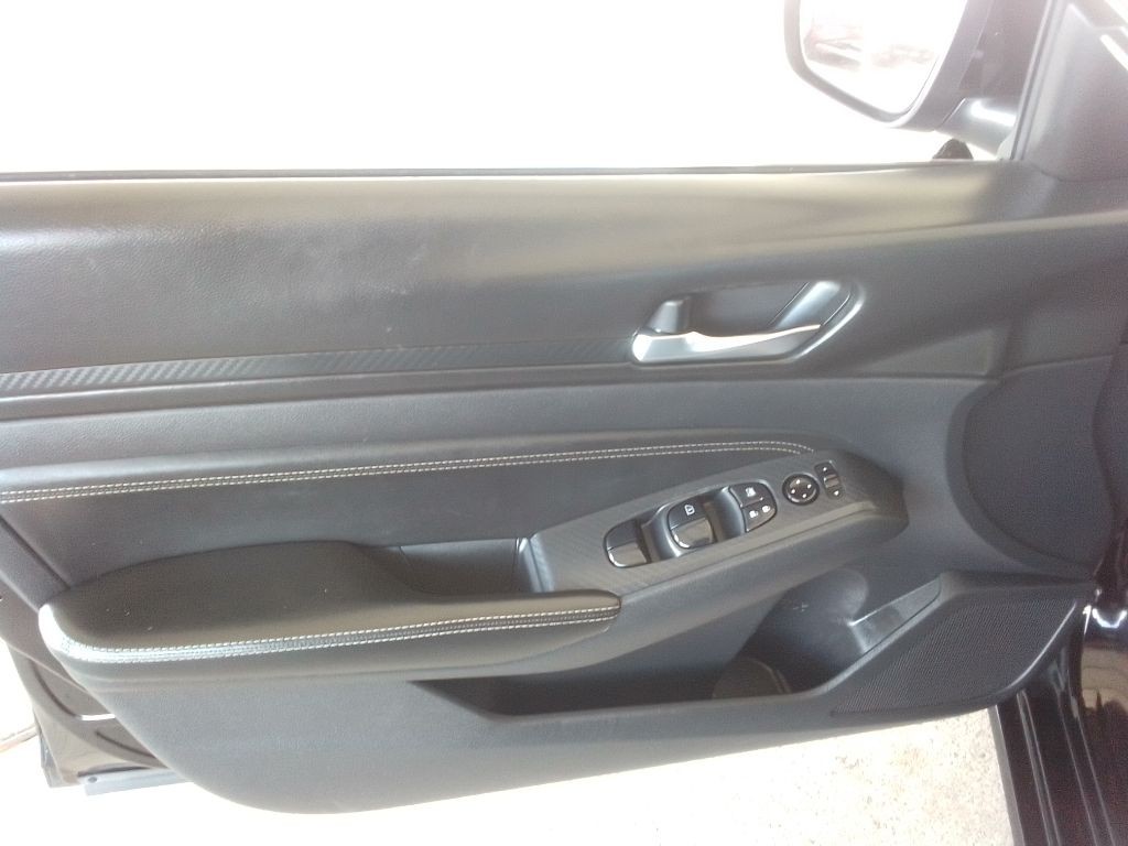 2020 Nissan Altima Image 18