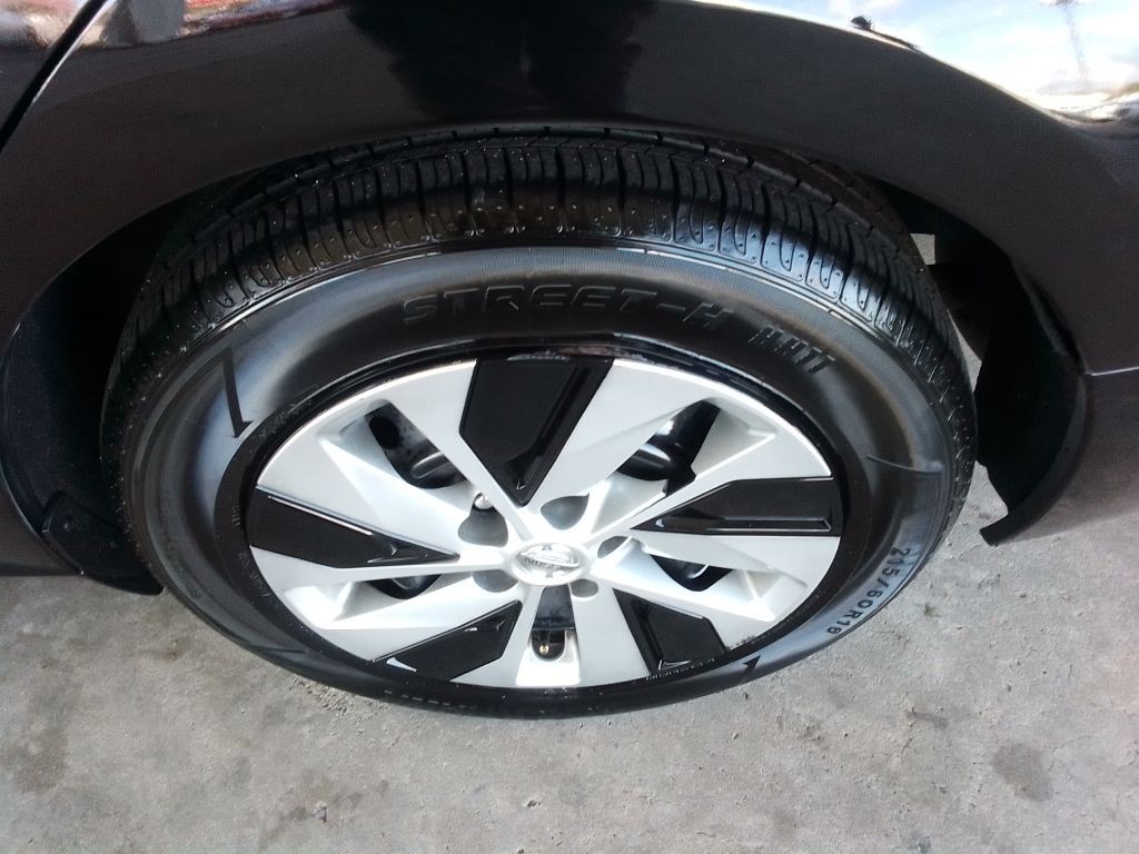 2020 Nissan Altima Image 24