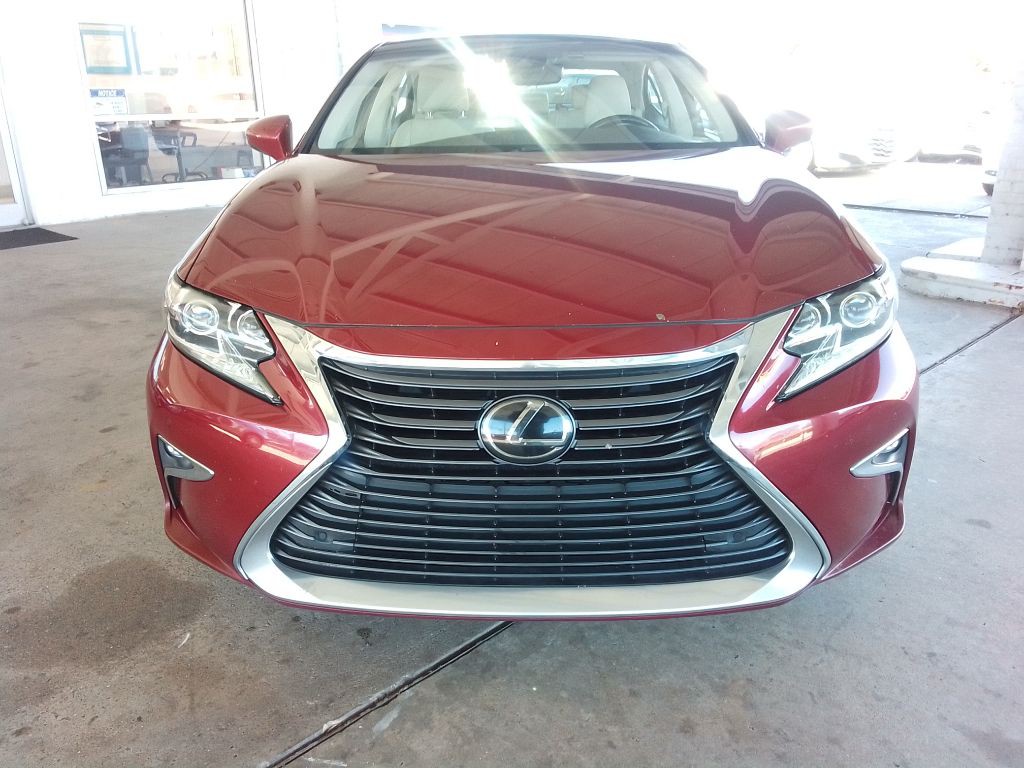 2016 Lexus ES Image 2