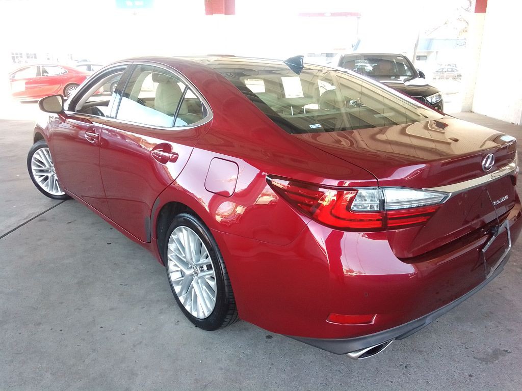 2016 Lexus ES Image 4