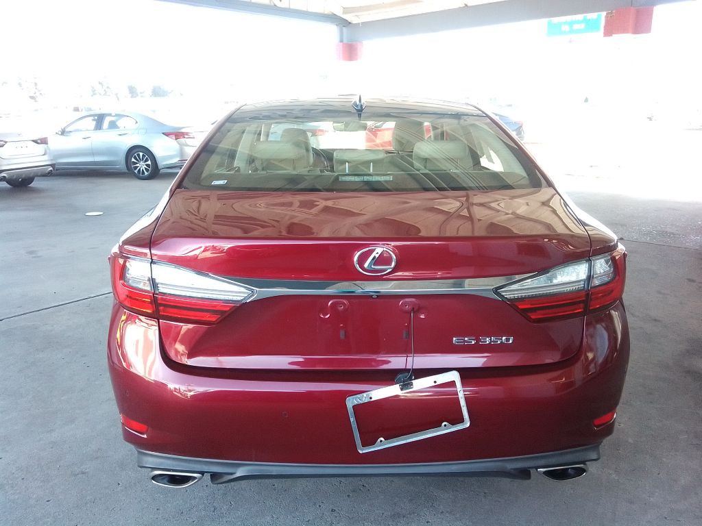 2016 Lexus ES Image 6