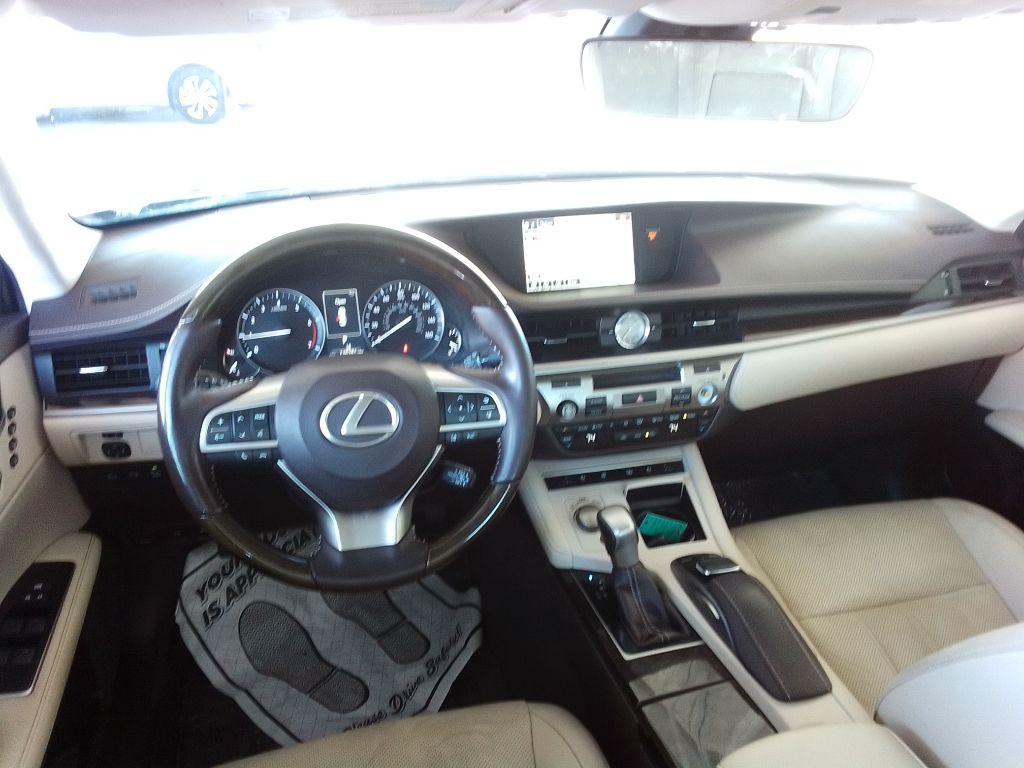 2016 Lexus ES Image 7