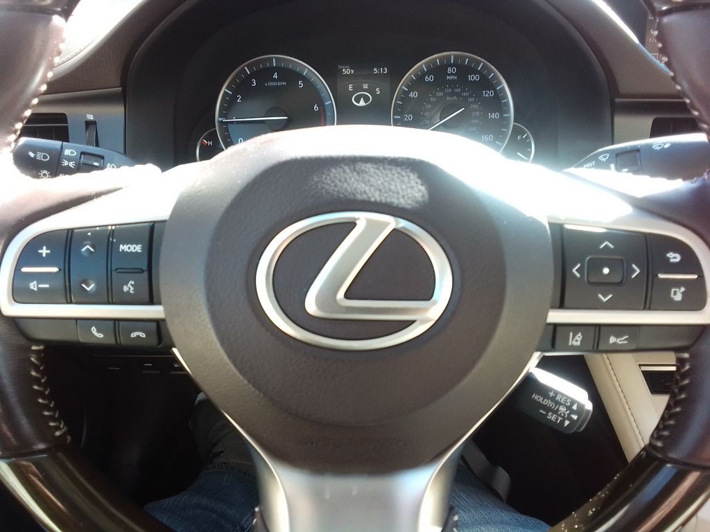 2016 Lexus ES Image 8