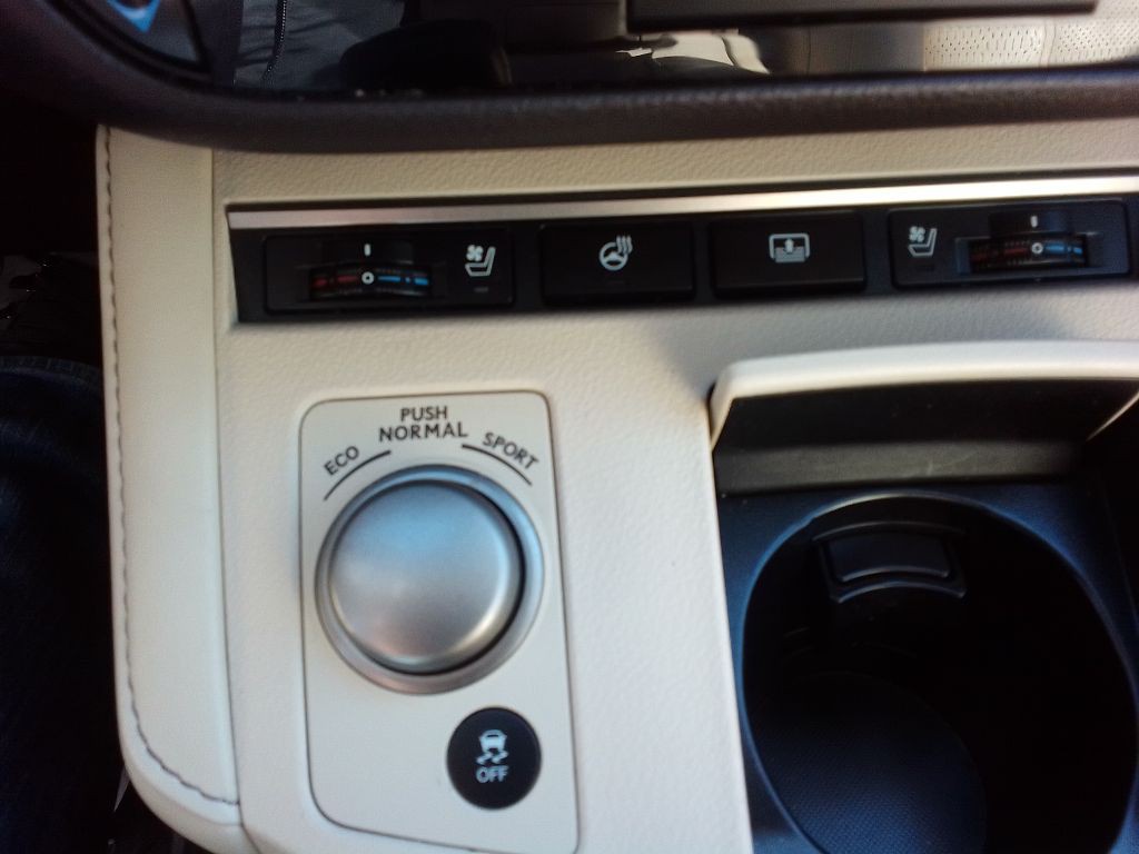 2016 Lexus ES Image 12