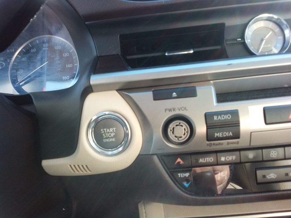 2016 Lexus ES Image 15