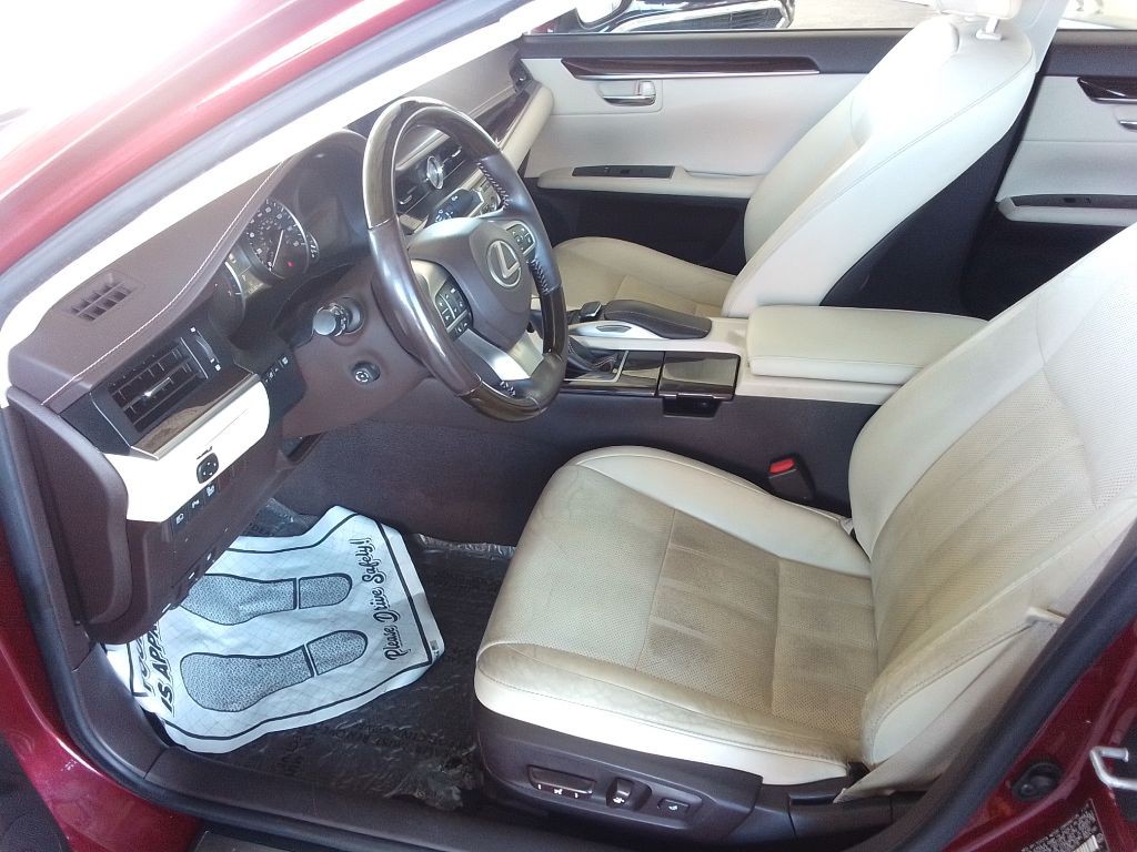 2016 Lexus ES Image 18