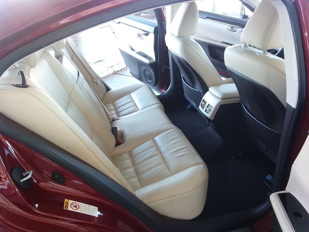 2016 Lexus ES Image 21