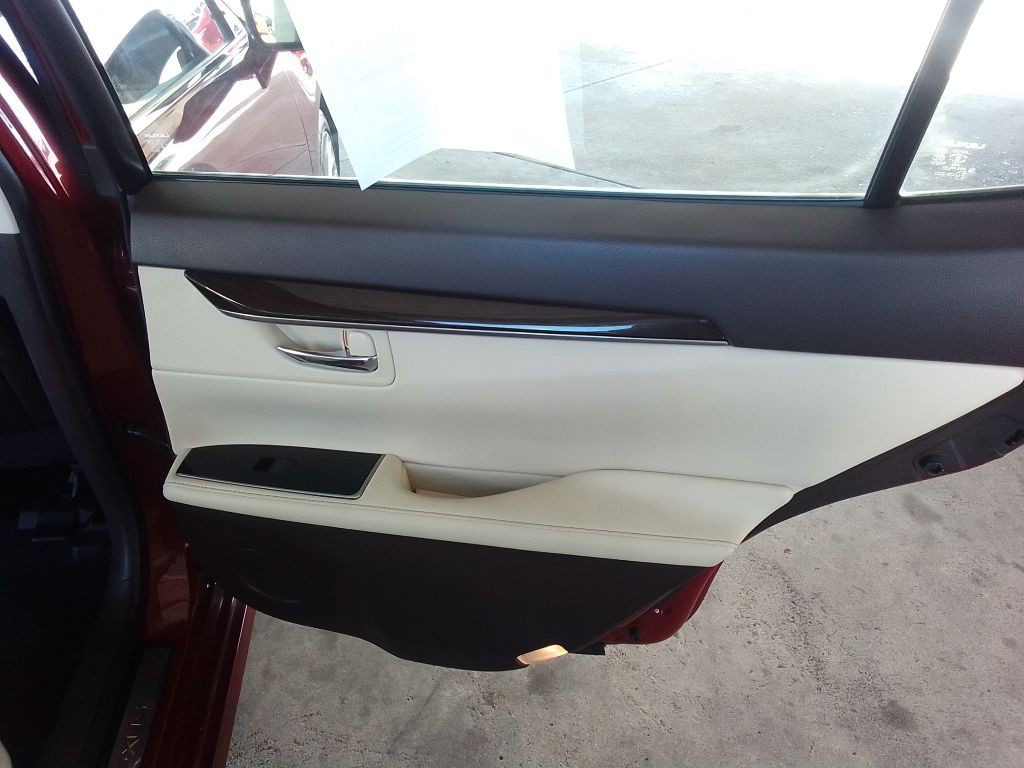 2016 Lexus ES Image 26