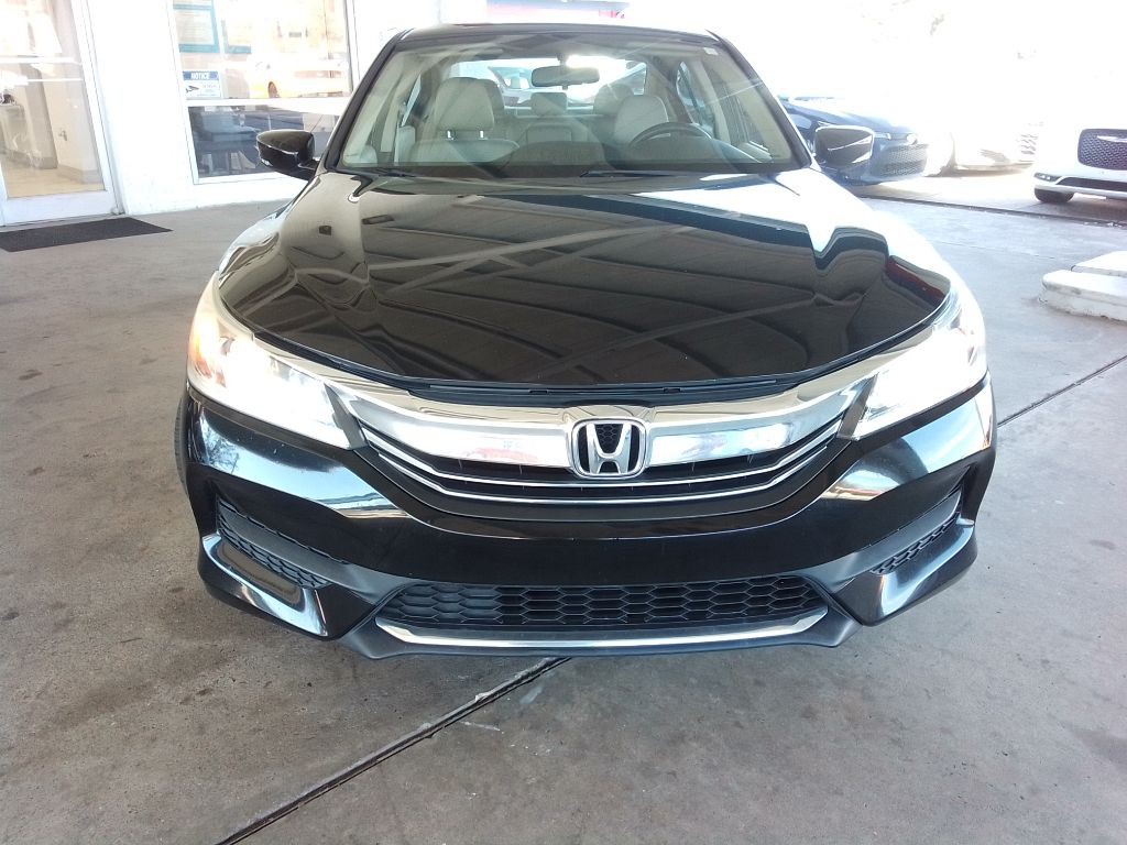 2017 Honda Accord Image 2