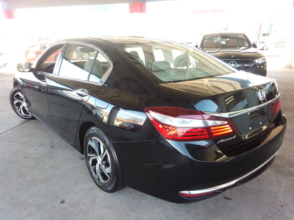 2017 Honda Accord Image 4