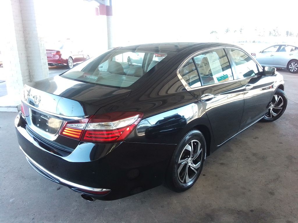 2017 Honda Accord Image 5