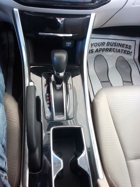 2017 Honda Accord Image 11