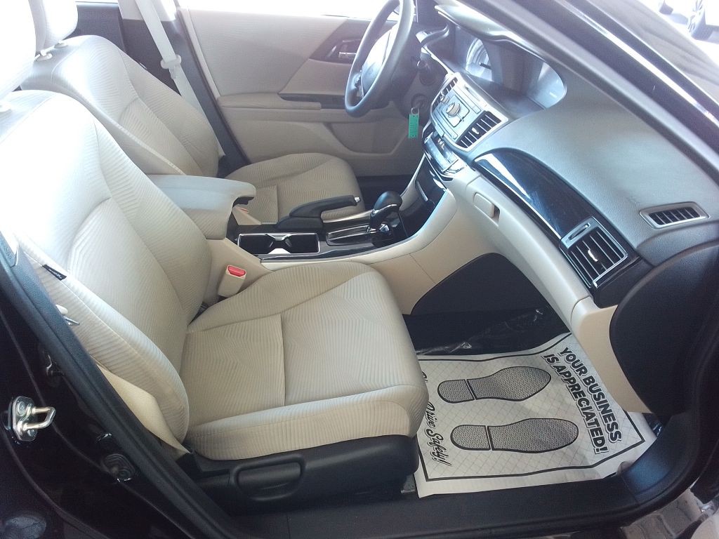 2017 Honda Accord Image 15