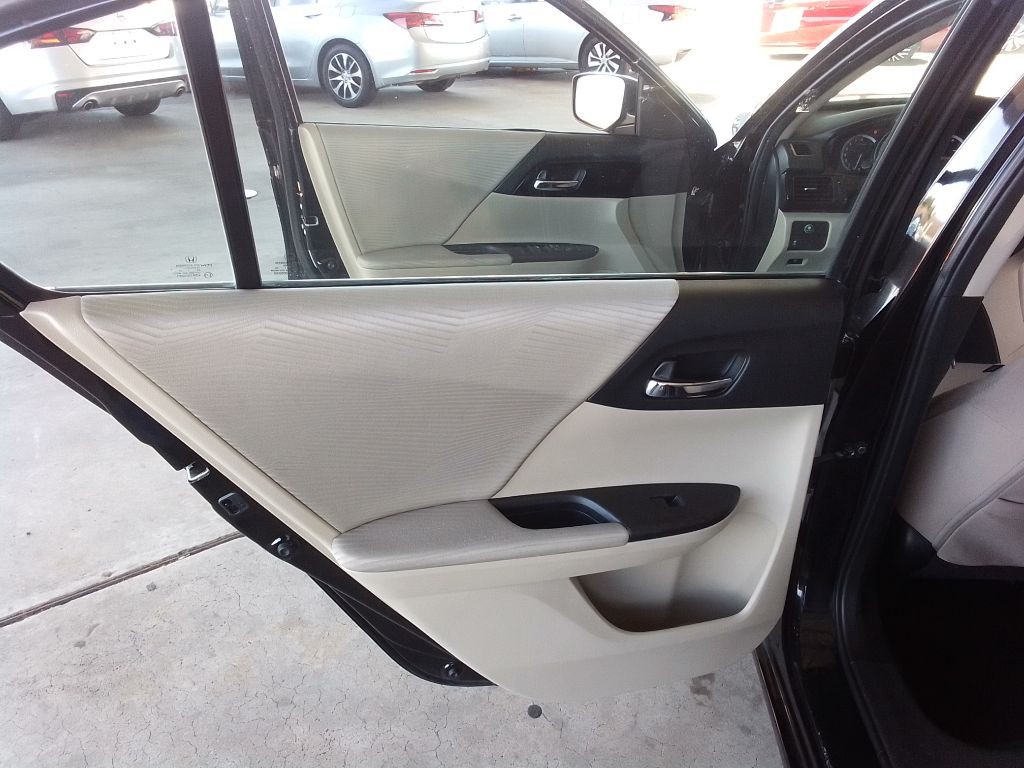 2017 Honda Accord Image 19