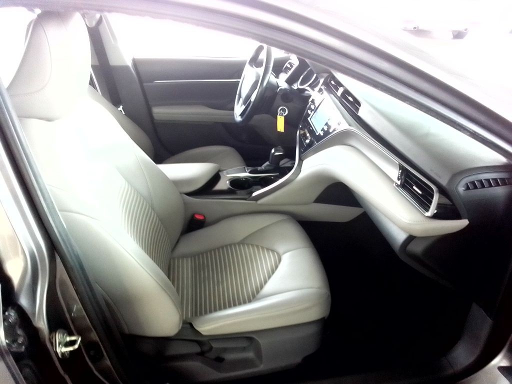 2020 Toyota Camry Image 16