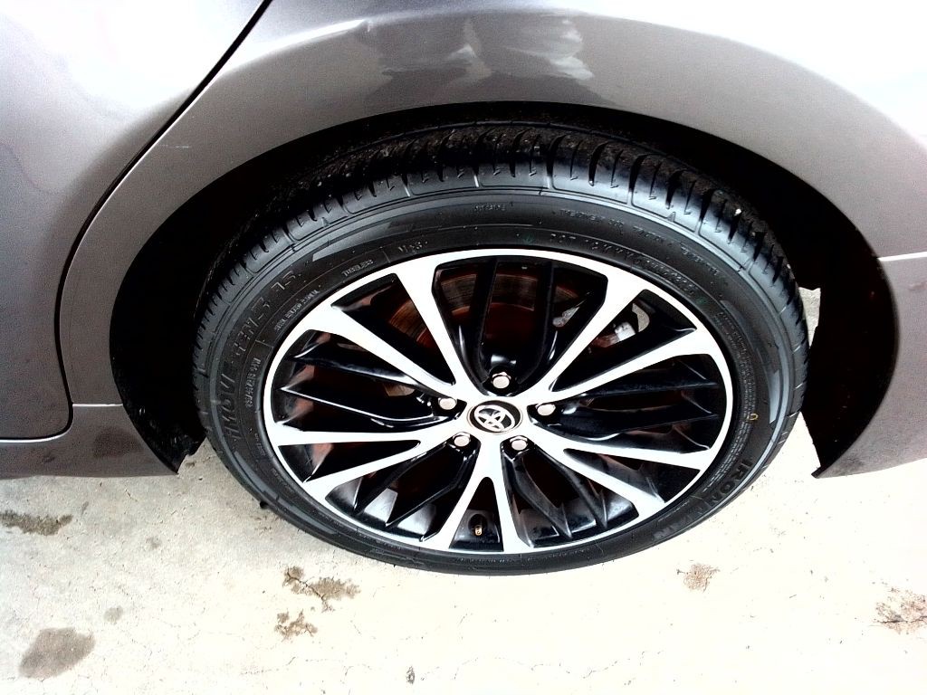 2020 Toyota Camry Image 25