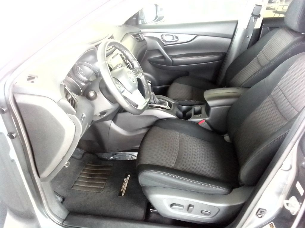 2018 Nissan Rogue Image 12