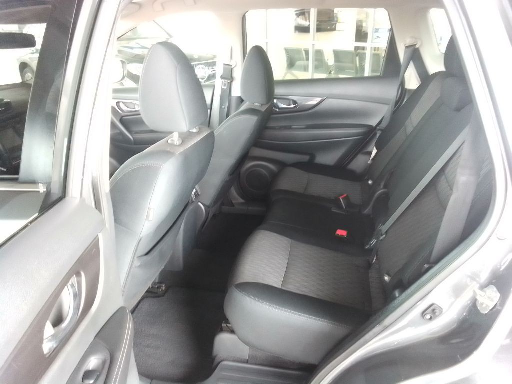 2018 Nissan Rogue Image 13