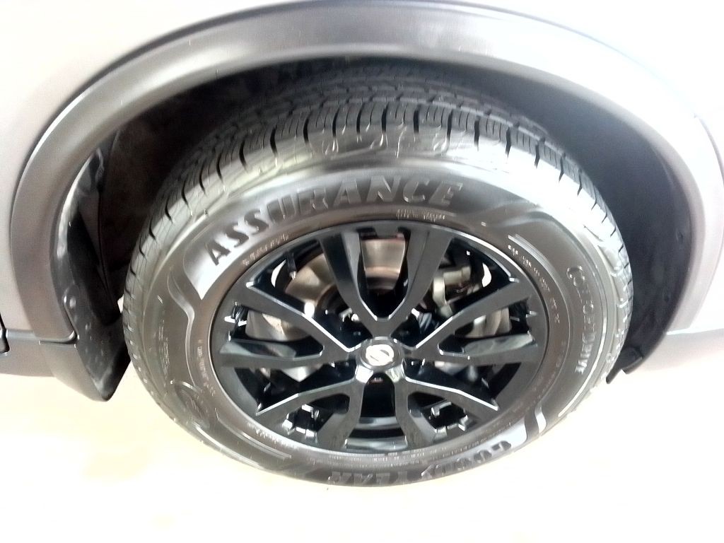 2018 Nissan Rogue Image 25