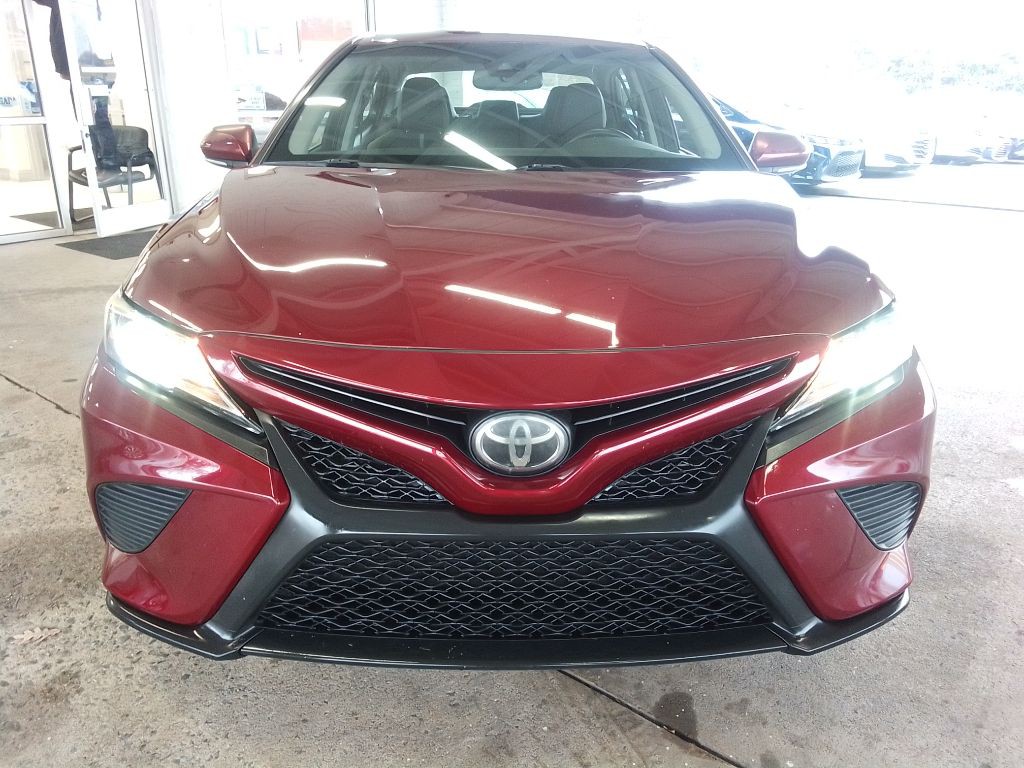 2018 Toyota Camry Image 2