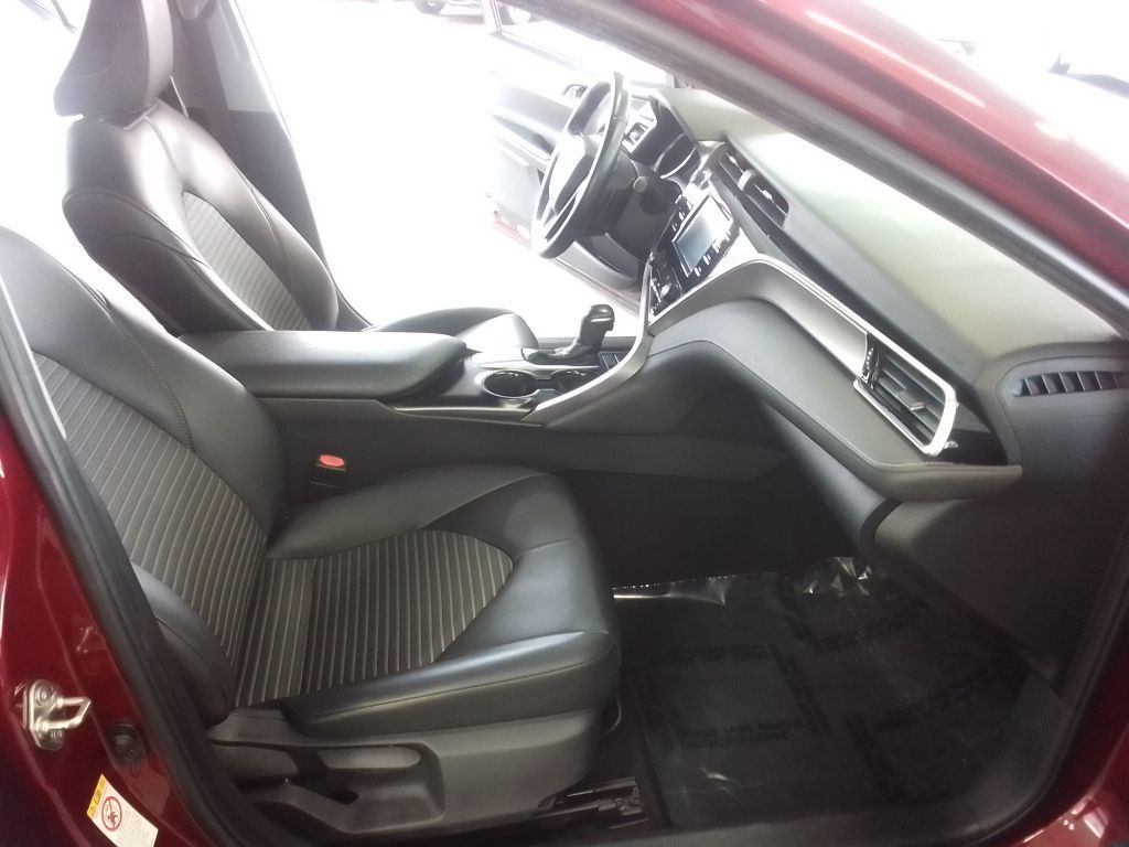 2018 Toyota Camry Image 15