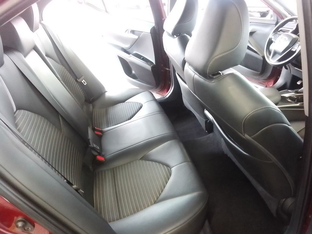 2018 Toyota Camry Image 16