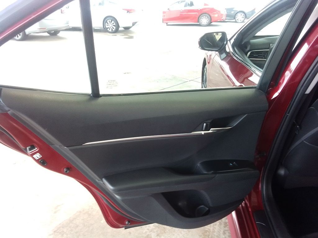 2018 Toyota Camry Image 19