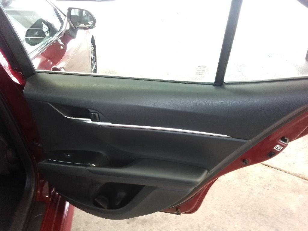 2018 Toyota Camry Image 21