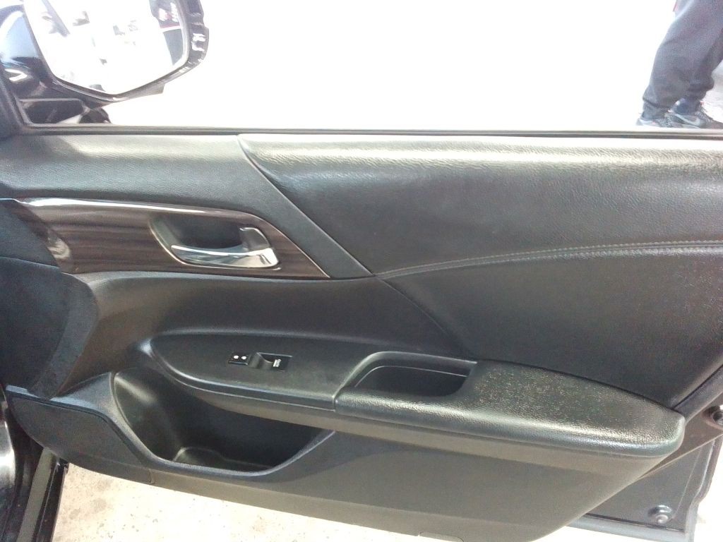 2016 Honda Accord Image 21