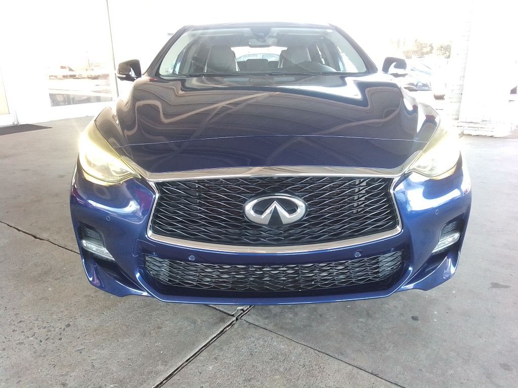 2018 INFINITI QX30 Image 2