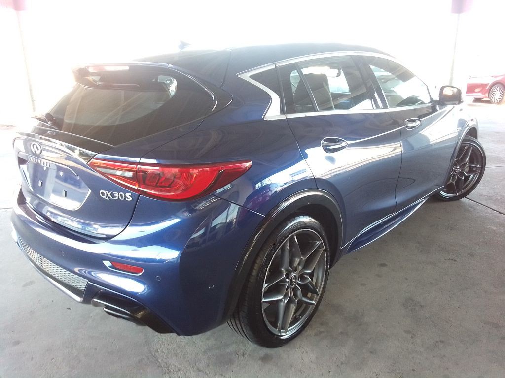 2018 INFINITI QX30 Image 5
