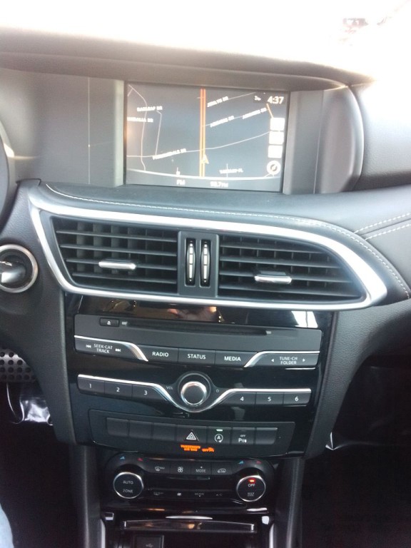 2018 INFINITI QX30 Image 9