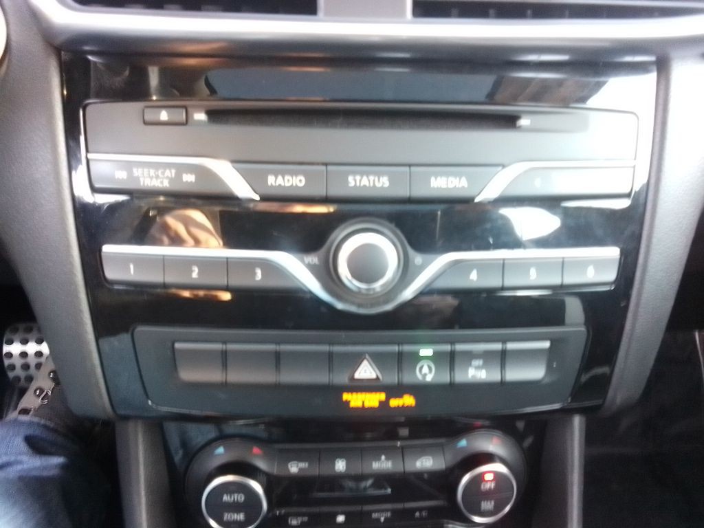 2018 INFINITI QX30 Image 11