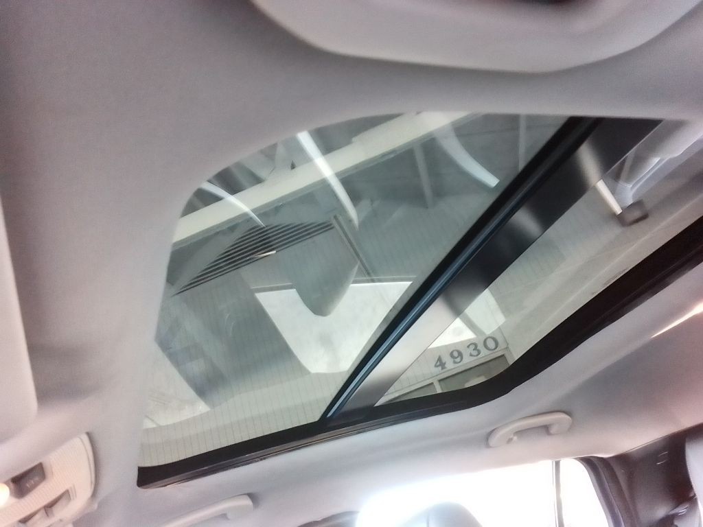 2018 INFINITI QX30 Image 15