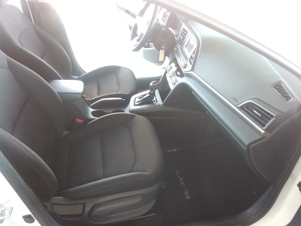 2019 Hyundai Elantra Image 16