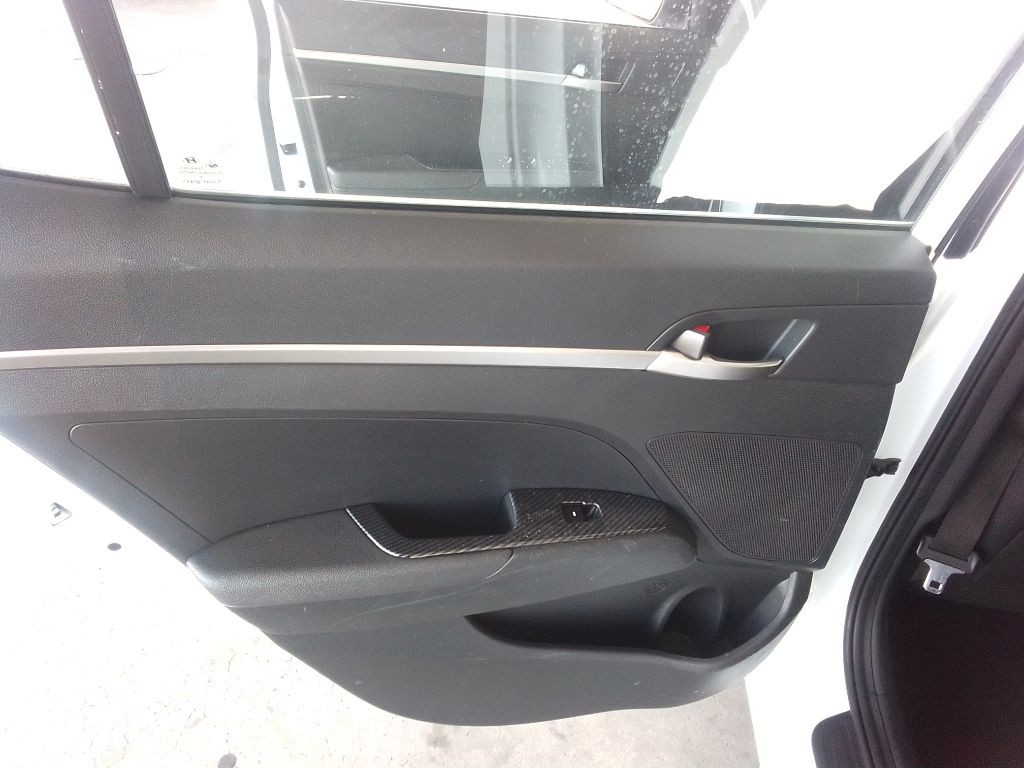 2019 Hyundai Elantra Image 19