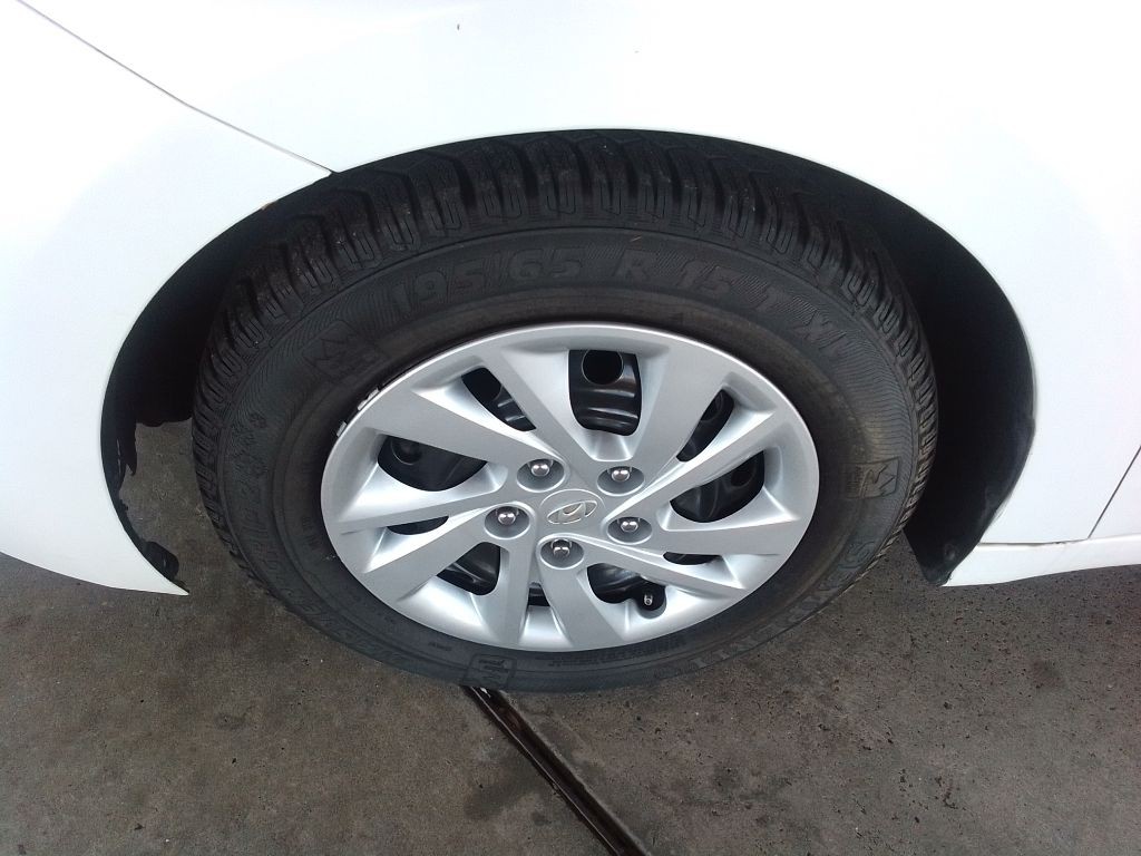 2019 Hyundai Elantra Image 24