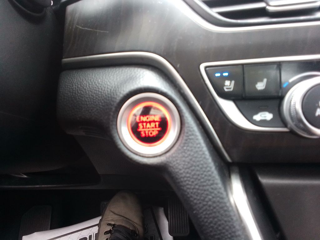 2019 Honda Accord Image 19