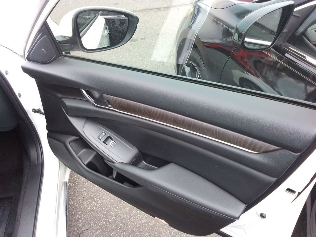 2019 Honda Accord Image 24
