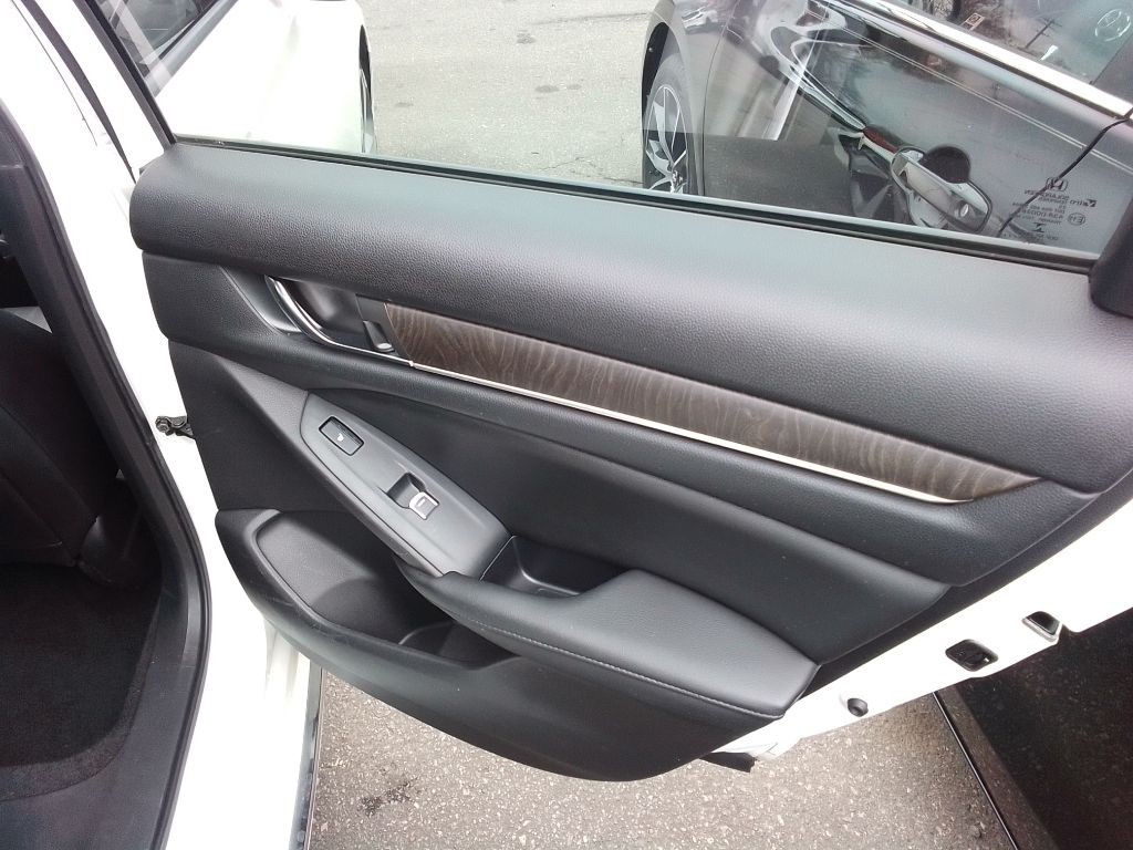 2019 Honda Accord Image 25