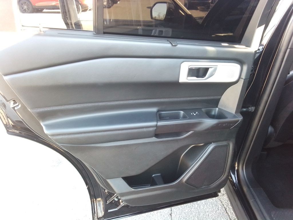 2020 Ford Explorer Image 23