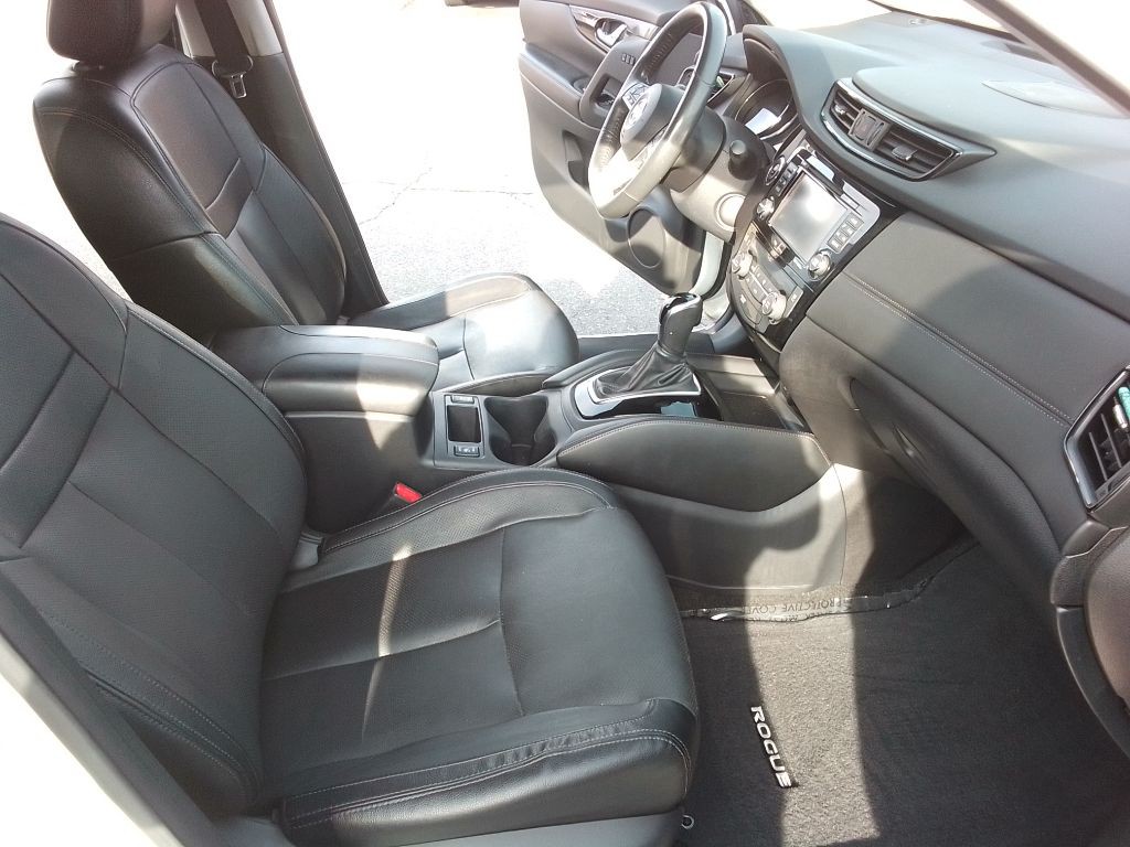 2017 Nissan Rogue Image 18