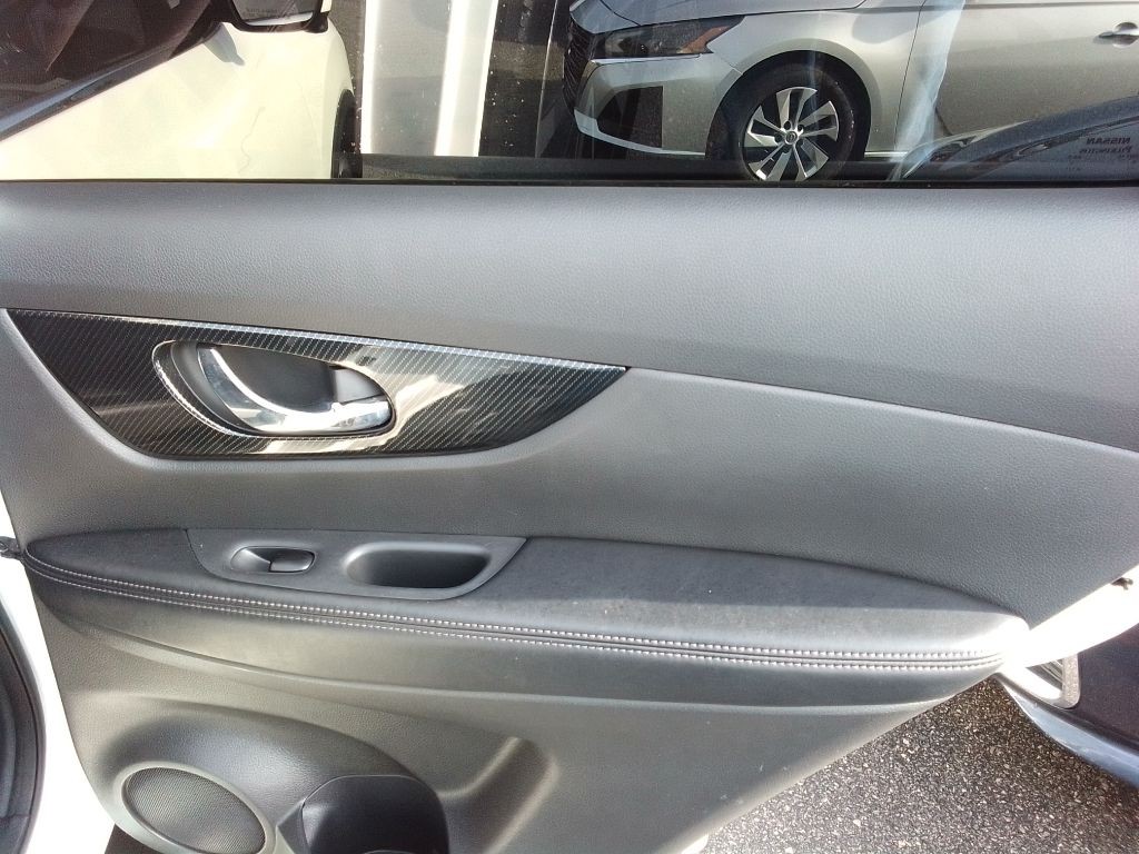 2017 Nissan Rogue Image 24