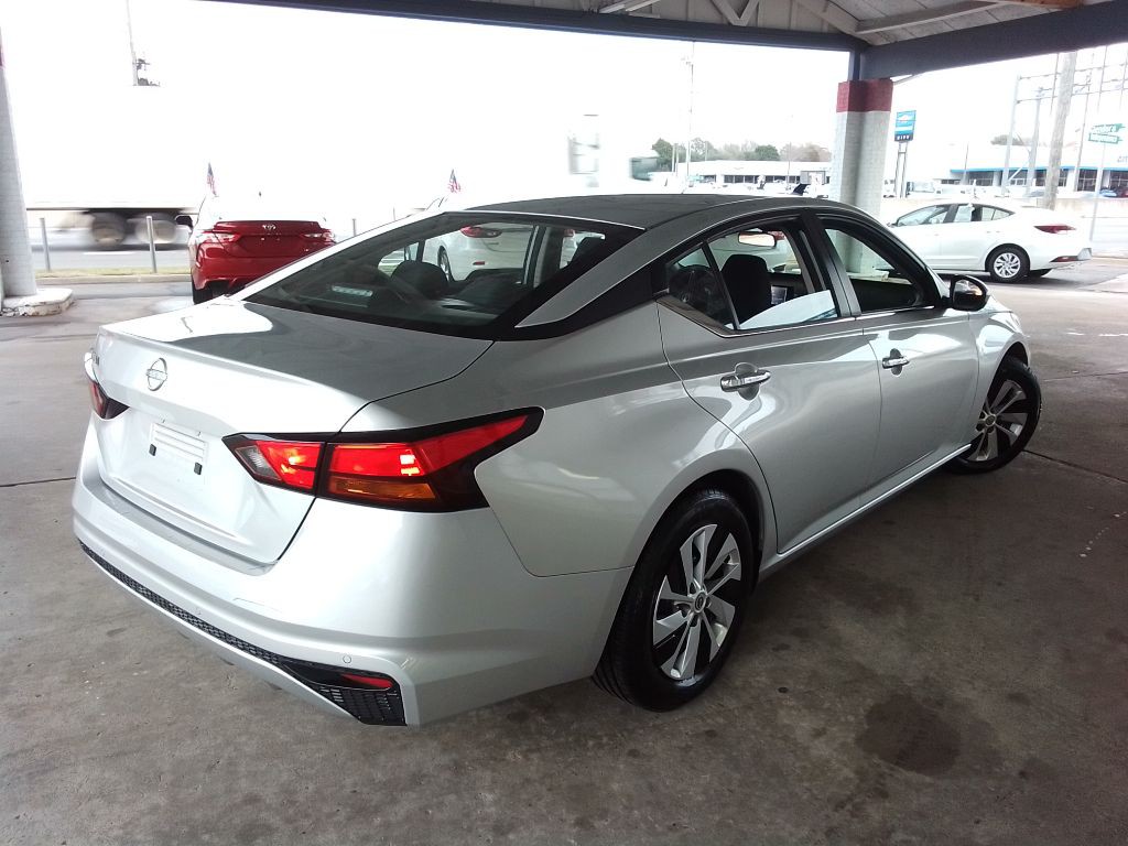 2023 Nissan Altima Image 5