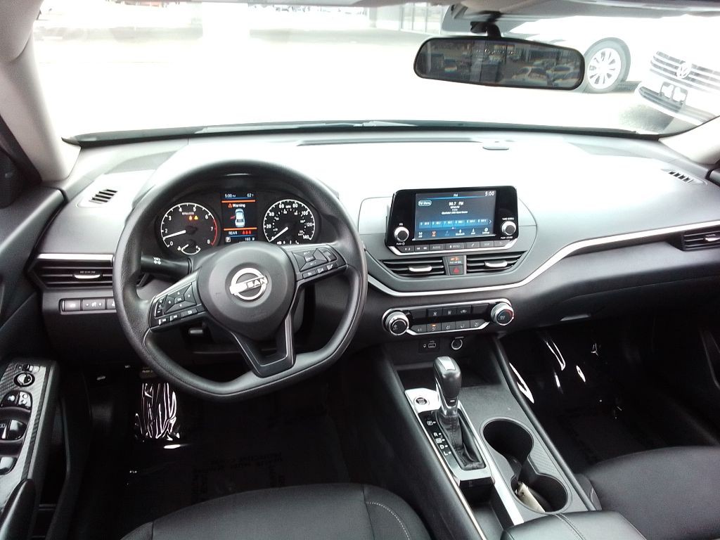 2023 Nissan Altima Image 7